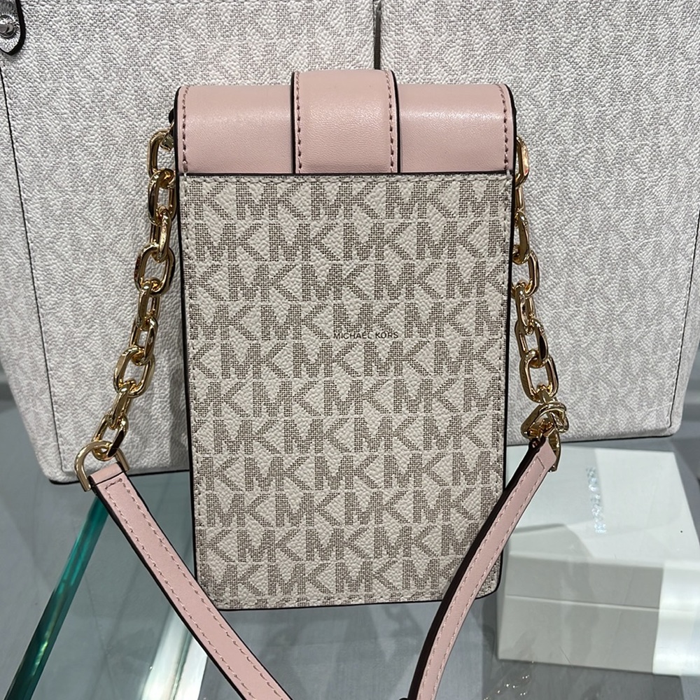Michael Kors Carmen Small Logo Smartphone Crossbody Bag
Powder Blush Multi
NWT - Picture 7 of 16